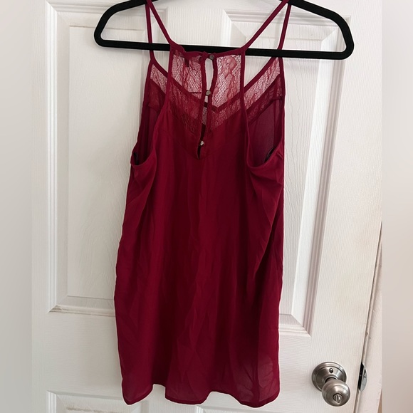 Red top - Picture 3 of 4